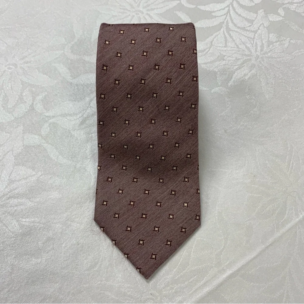 Burberry Brown Silk Tie with Classic Pattern